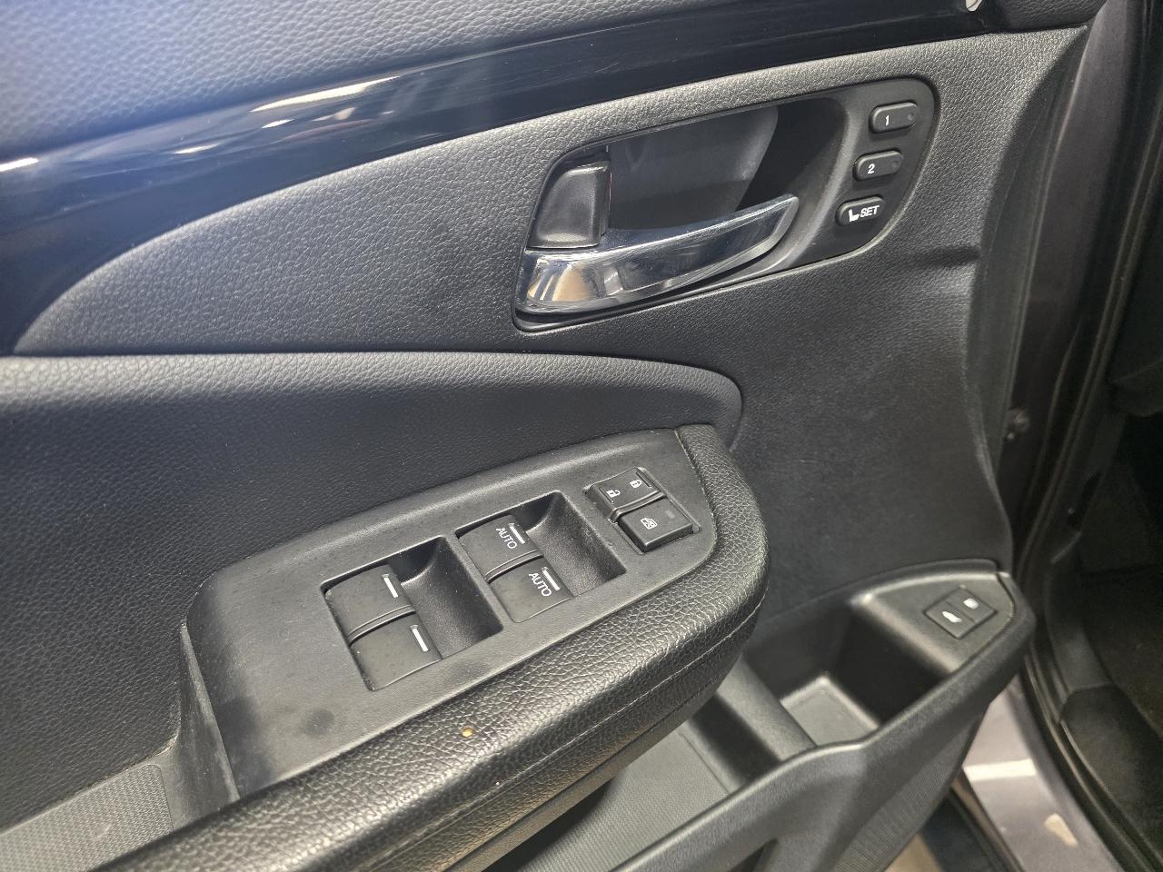 Honda Pilot 2WD 4dr Touring w/RES & Navi 2016