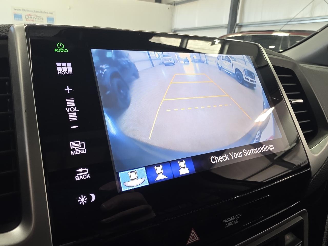 Honda Pilot 2WD 4dr Touring w/RES & Navi 2016