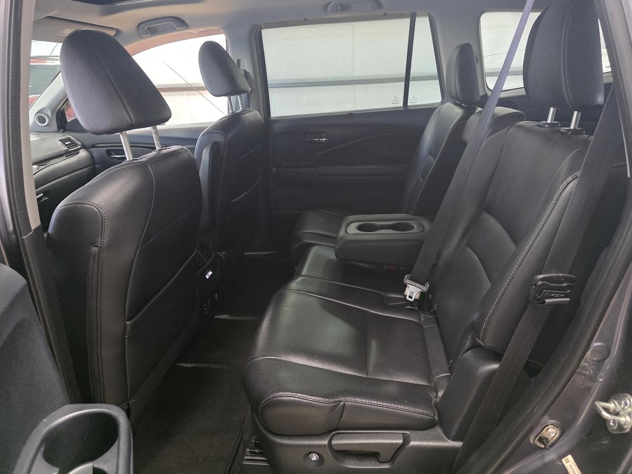 Honda Pilot 2WD 4dr Touring w/RES & Navi 2016