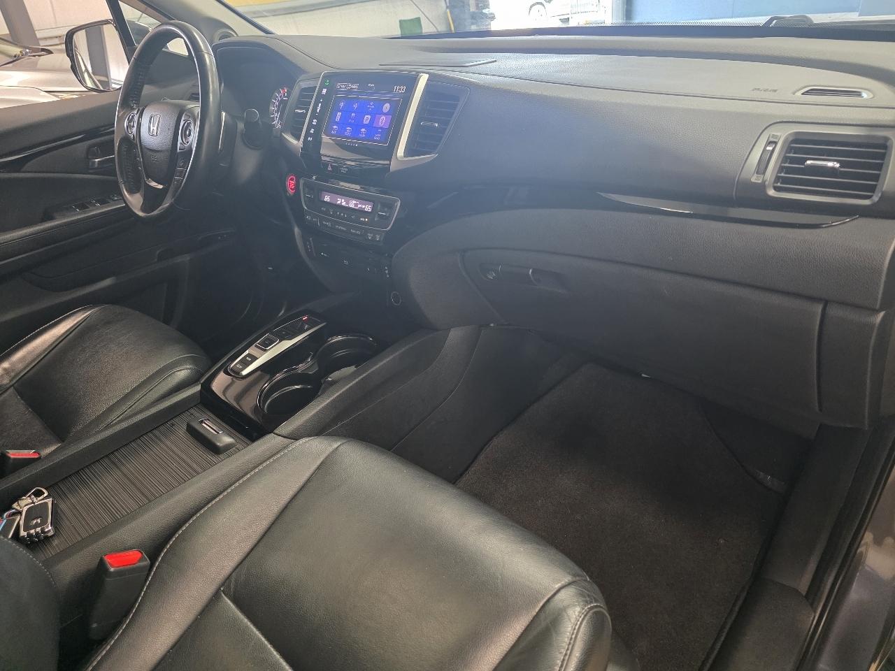 Honda Pilot 2WD 4dr Touring w/RES & Navi 2016