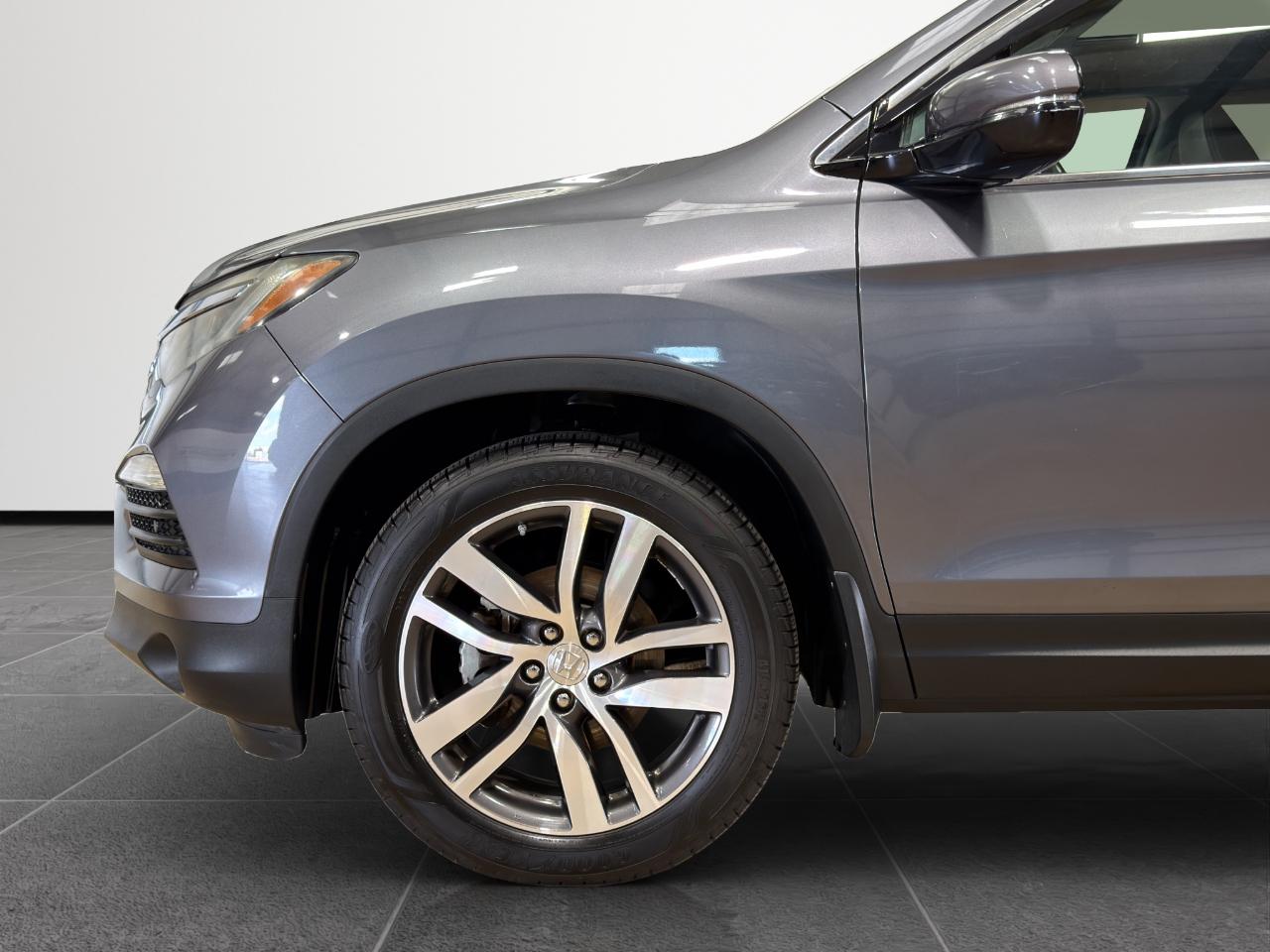 Honda Pilot 2WD 4dr Touring w/RES & Navi 2016