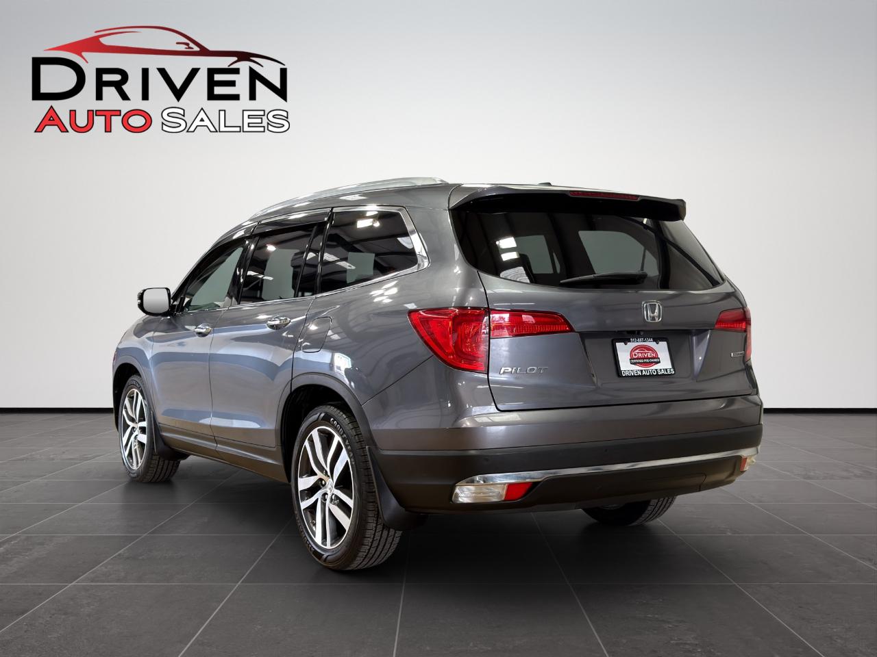Honda Pilot 2WD 4dr Touring w/RES & Navi 2016
