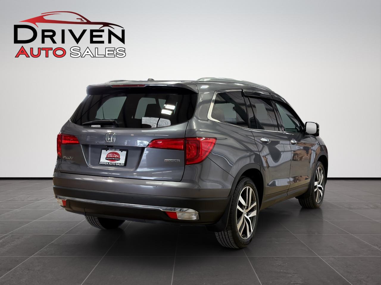 Honda Pilot 2WD 4dr Touring w/RES & Navi 2016