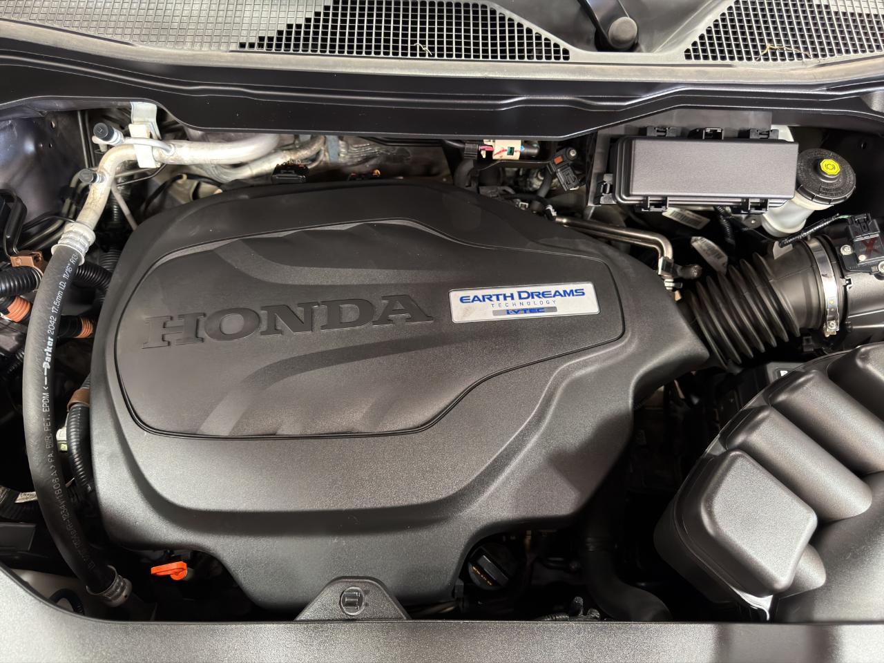 Honda Pilot 2WD 4dr Touring w/RES & Navi 2016