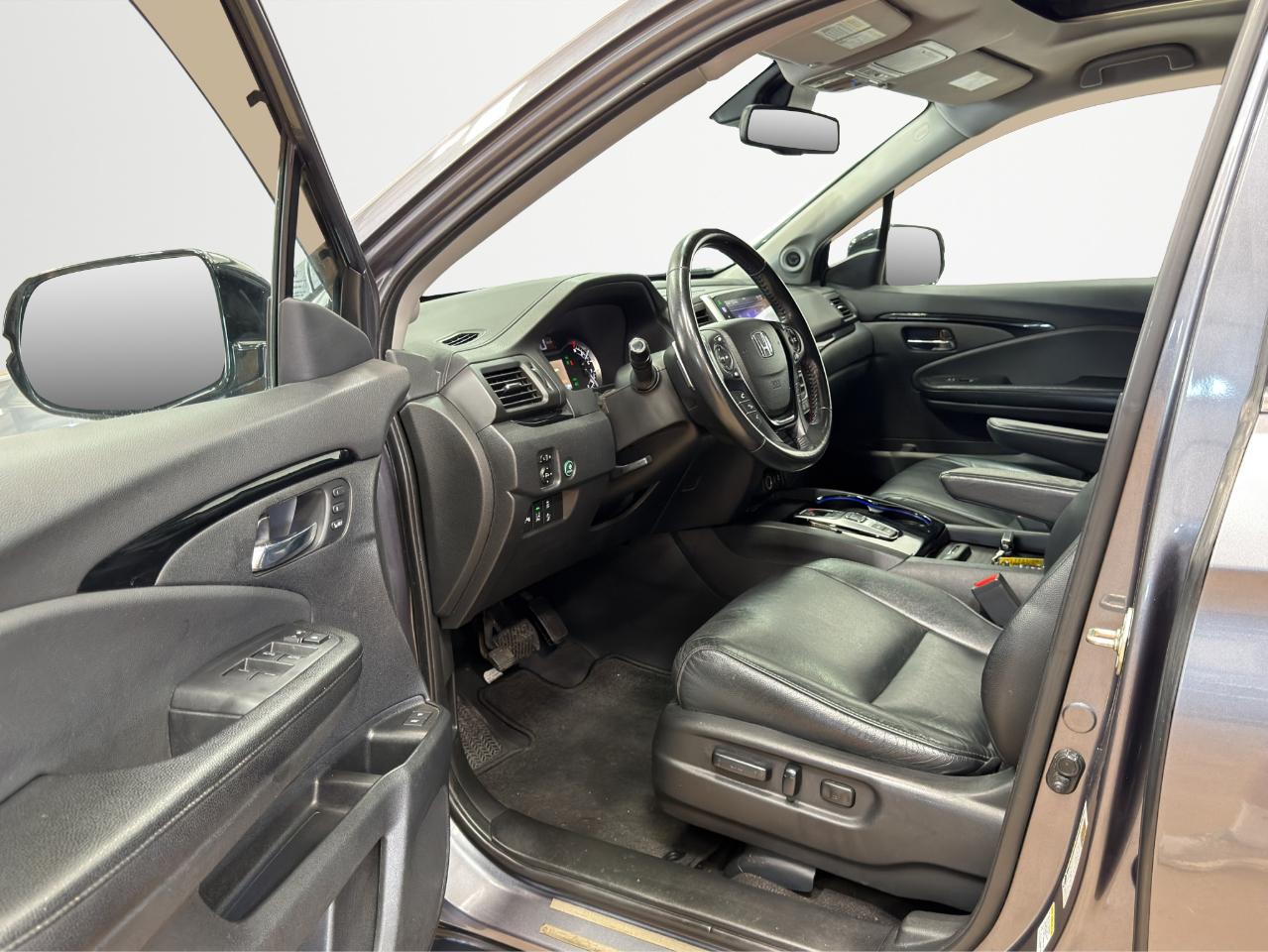 Honda Pilot 2WD 4dr Touring w/RES & Navi 2016