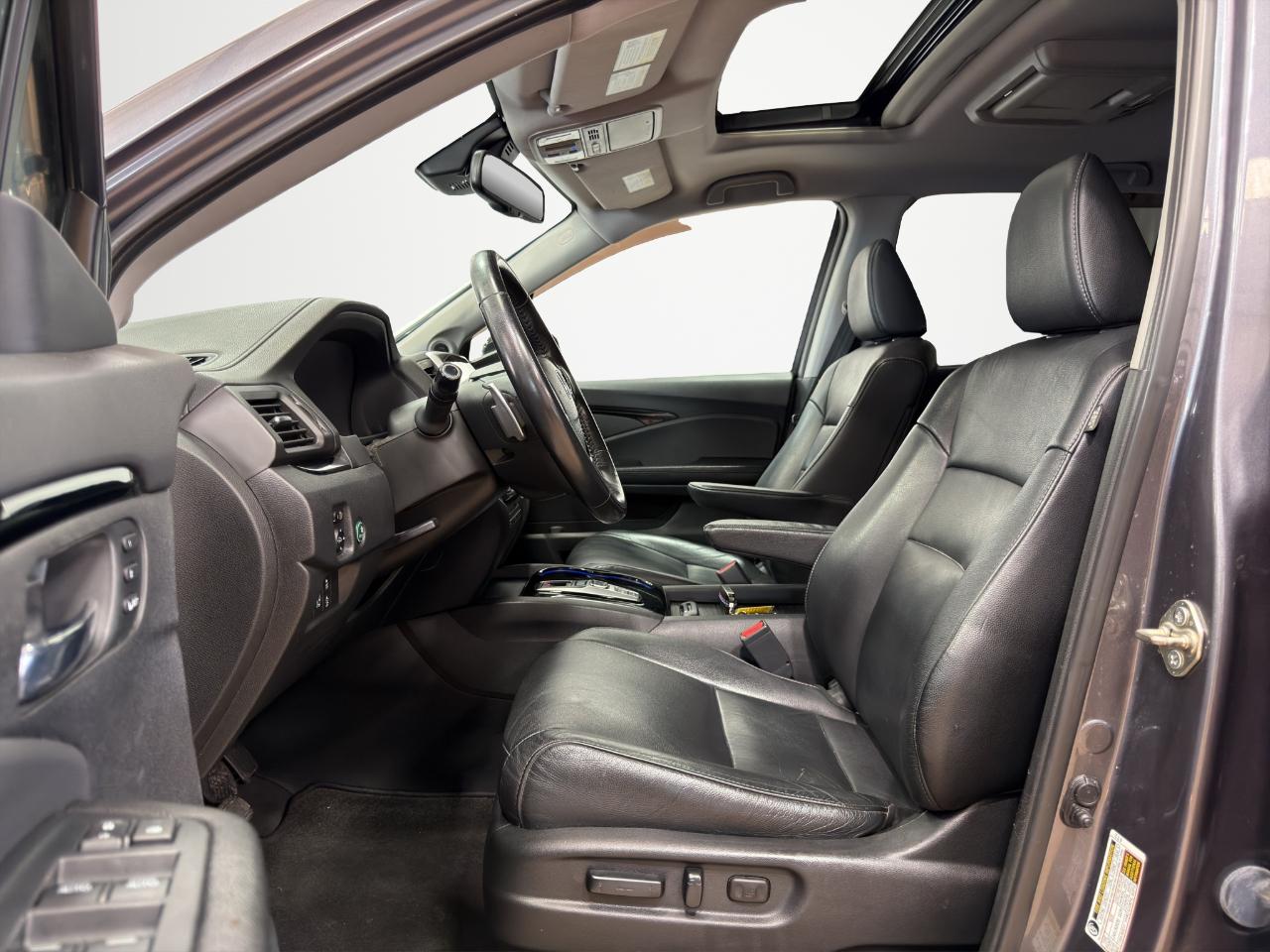 Honda Pilot 2WD 4dr Touring w/RES & Navi 2016