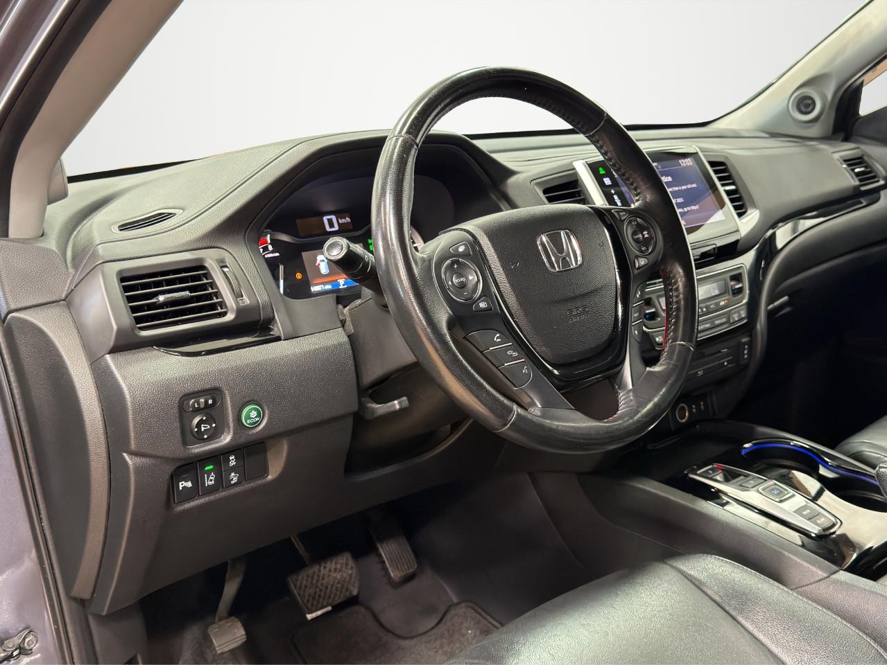 Honda Pilot 2WD 4dr Touring w/RES & Navi 2016