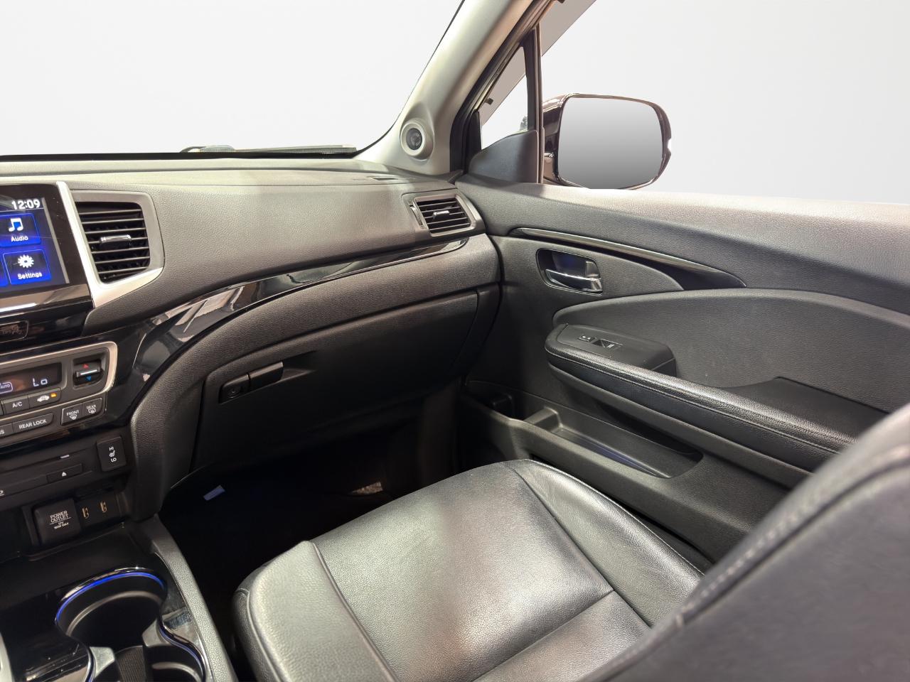 Honda Pilot 2WD 4dr Touring w/RES & Navi 2016