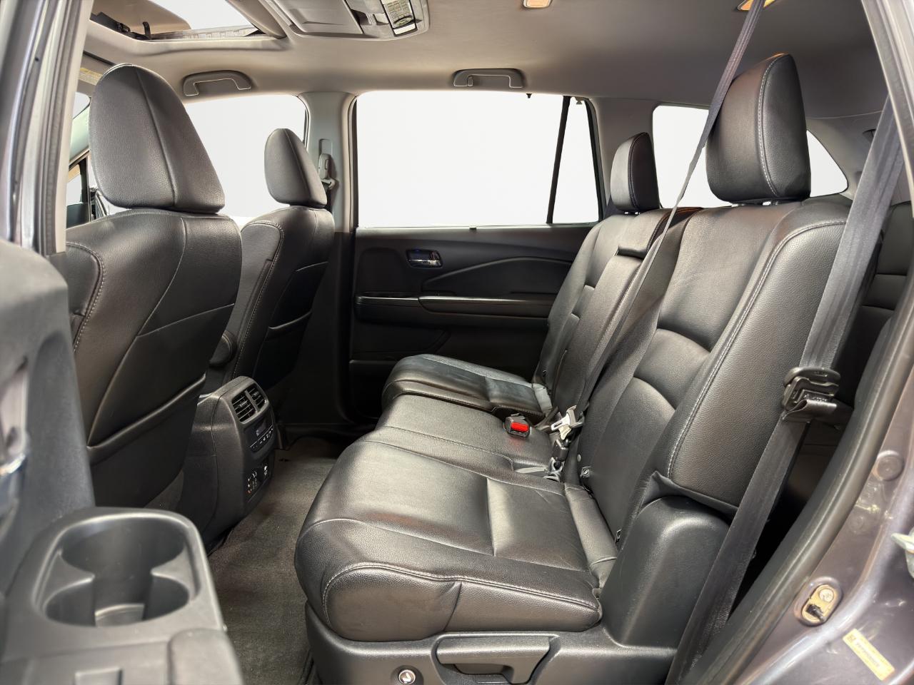 Honda Pilot 2WD 4dr Touring w/RES & Navi 2016