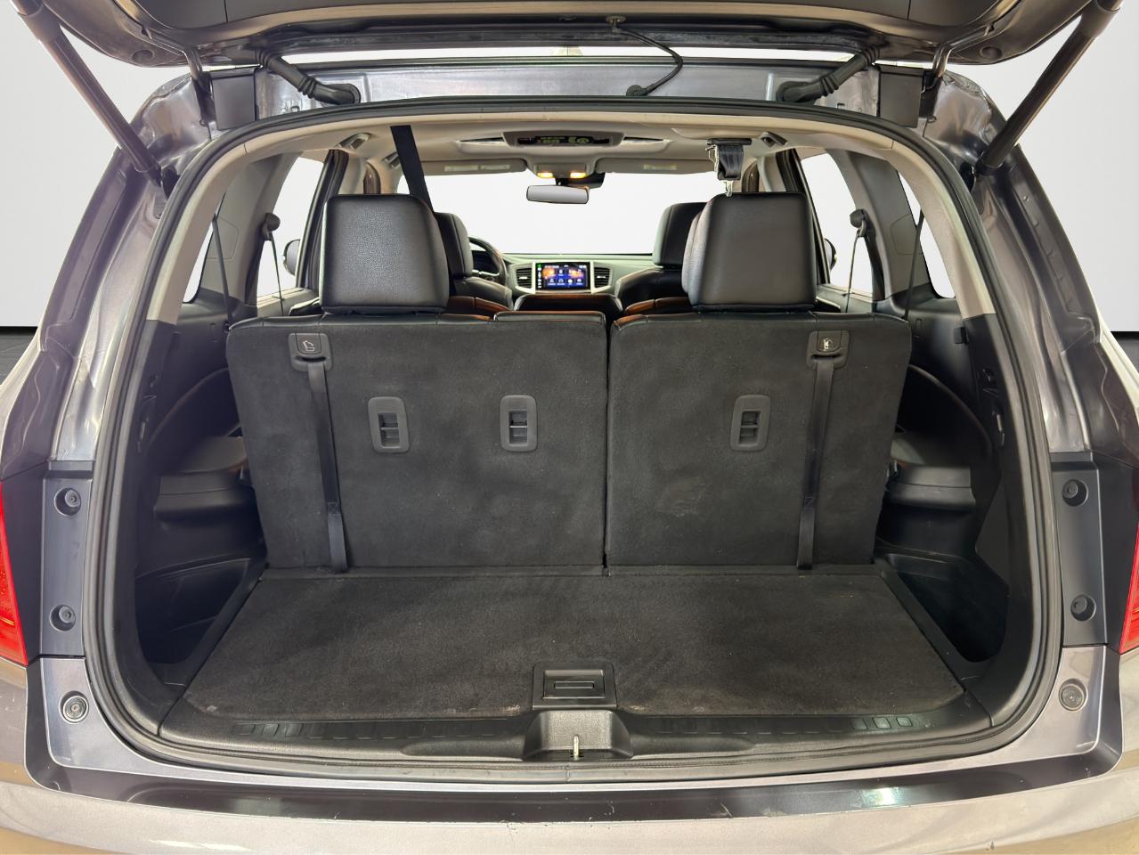 Honda Pilot 2WD 4dr Touring w/RES & Navi 2016