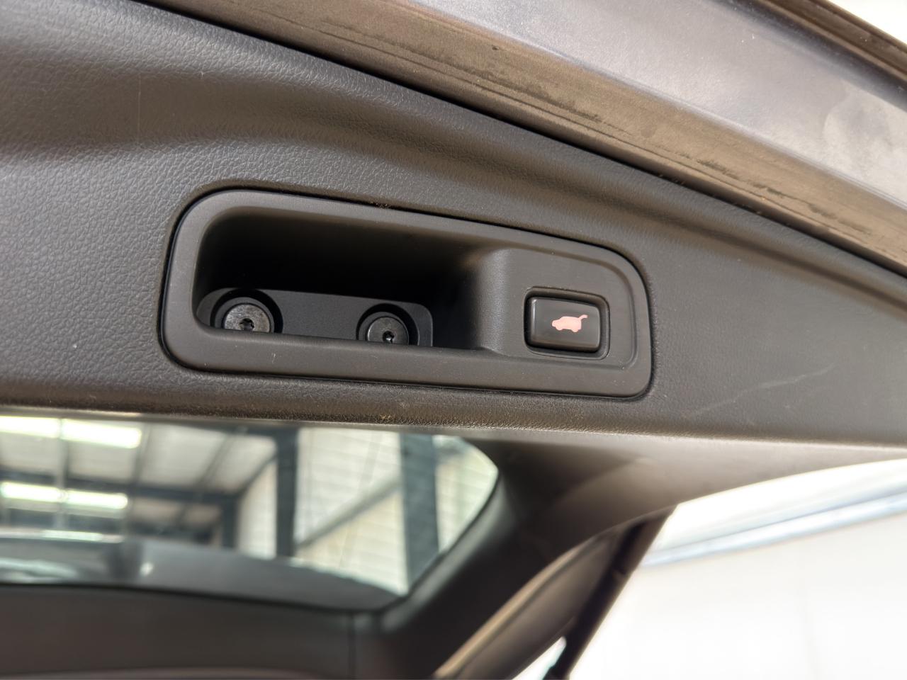 Honda Pilot 2WD 4dr Touring w/RES & Navi 2016