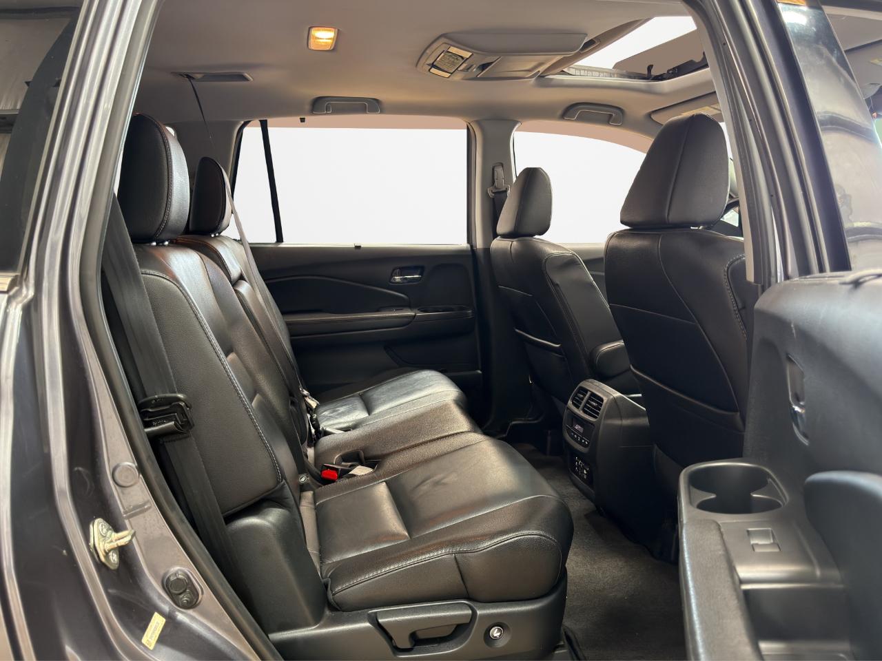 Honda Pilot 2WD 4dr Touring w/RES & Navi 2016