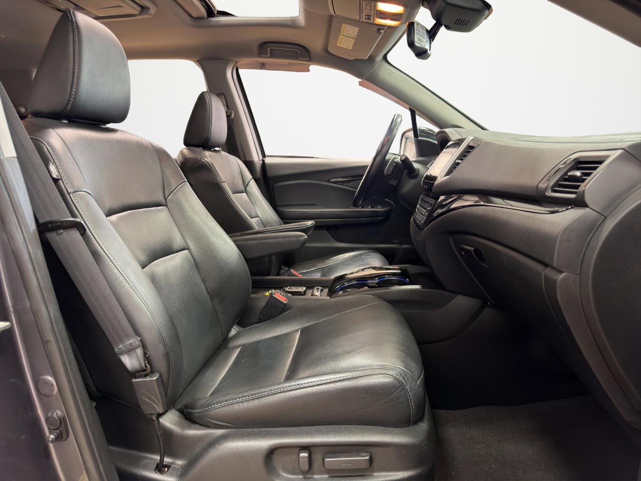 Honda Pilot 2WD 4dr Touring w/RES & Navi 2016