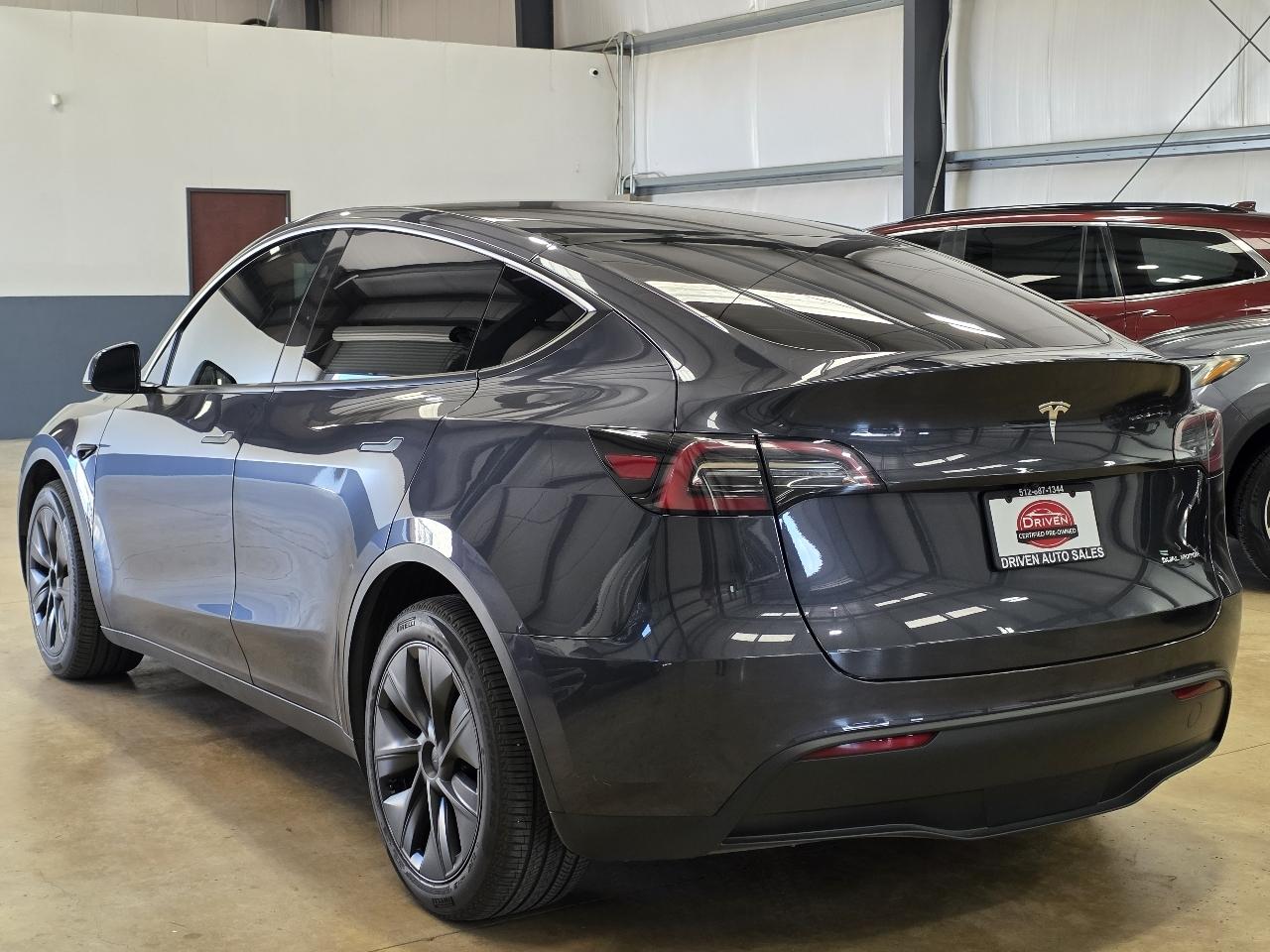 Tesla Model Y Long Range AWD *Ltd Avail* 2025