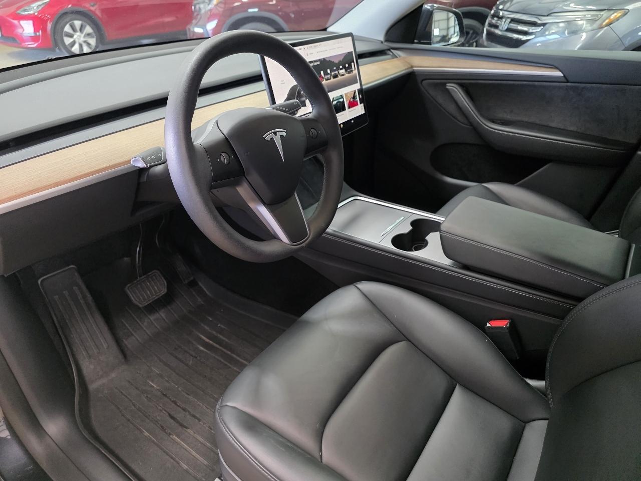 Tesla Model Y Long Range AWD *Ltd Avail* 2025