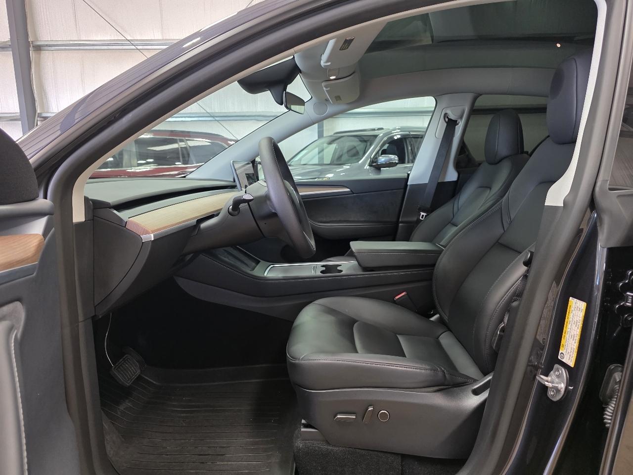 Tesla Model Y Long Range AWD *Ltd Avail* 2025
