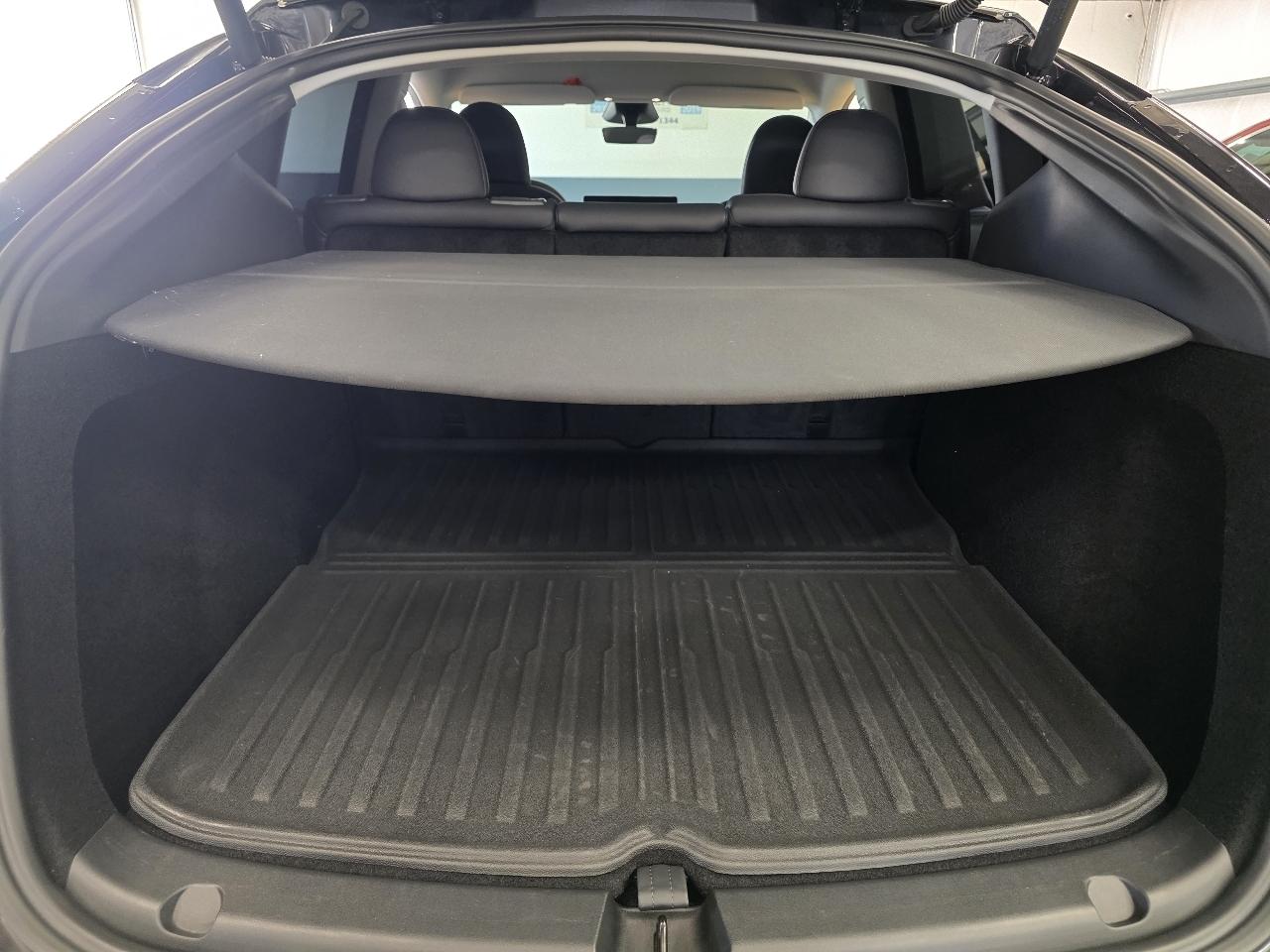 Tesla Model Y Long Range AWD *Ltd Avail* 2025
