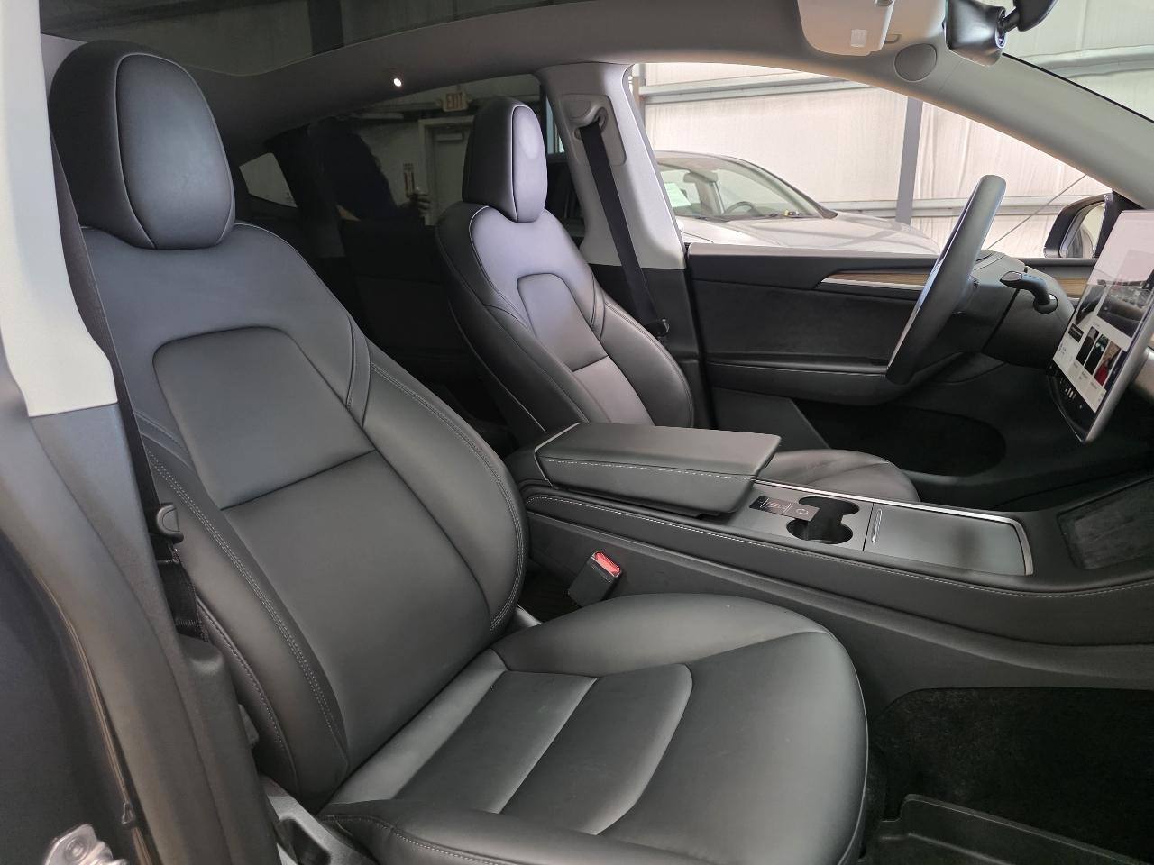 Tesla Model Y Long Range AWD *Ltd Avail* 2025