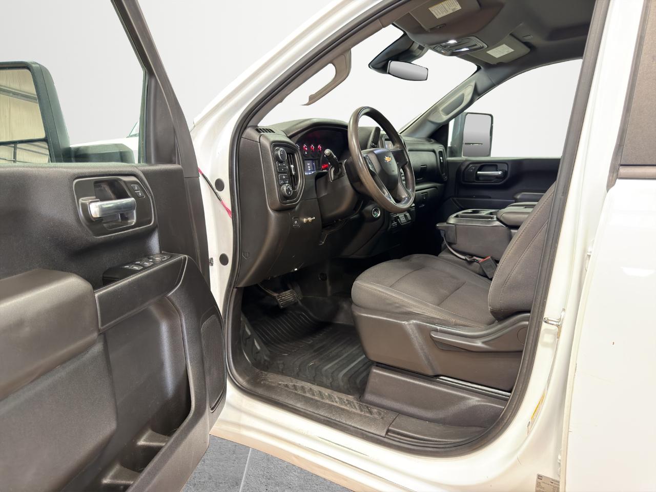 Chevrolet Silverado 3500HD 4WD Crew Cab 172" Work Truck 2024
