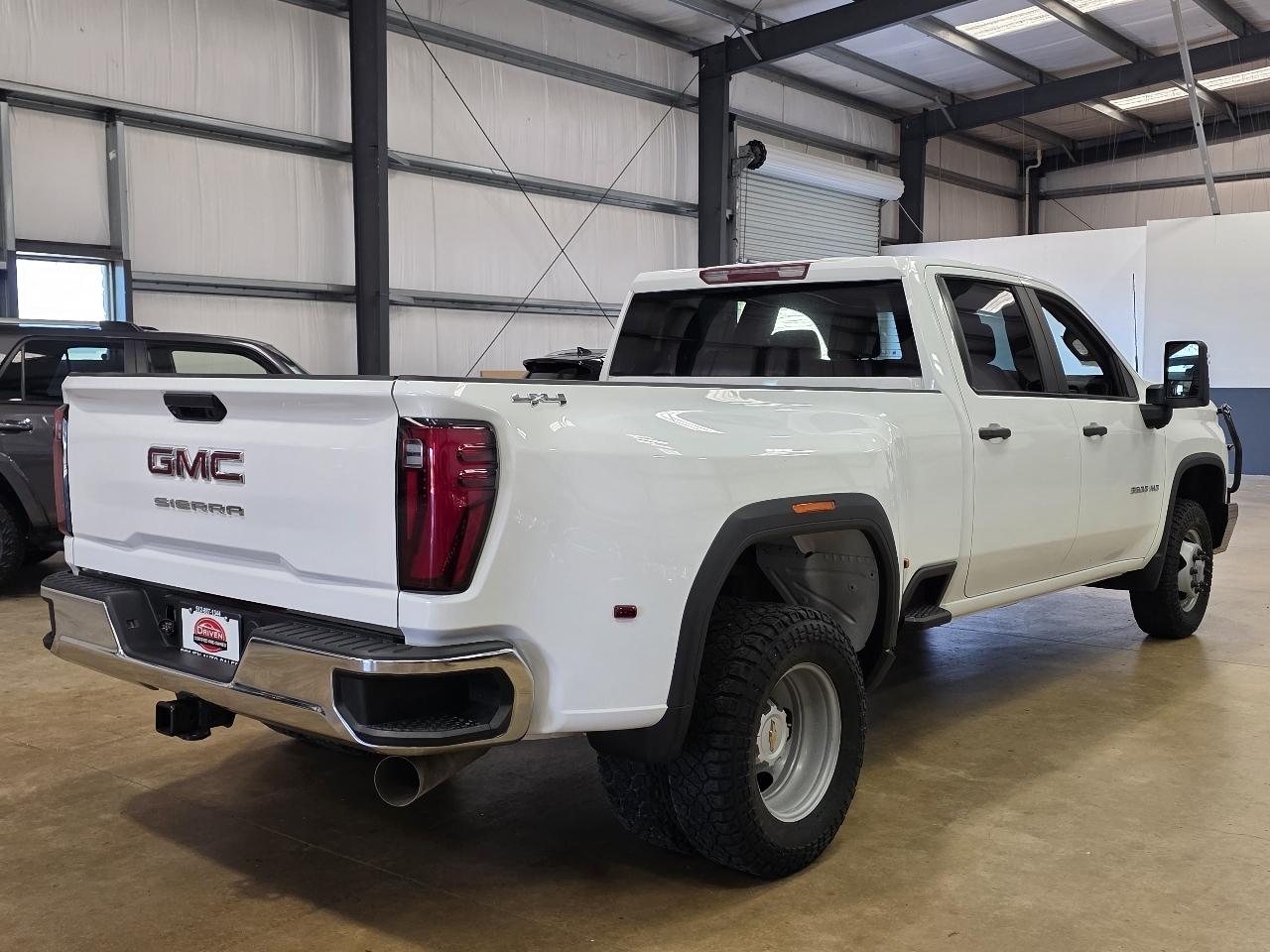 Chevrolet Silverado 3500HD 4WD Crew Cab 172" Work Truck 2024