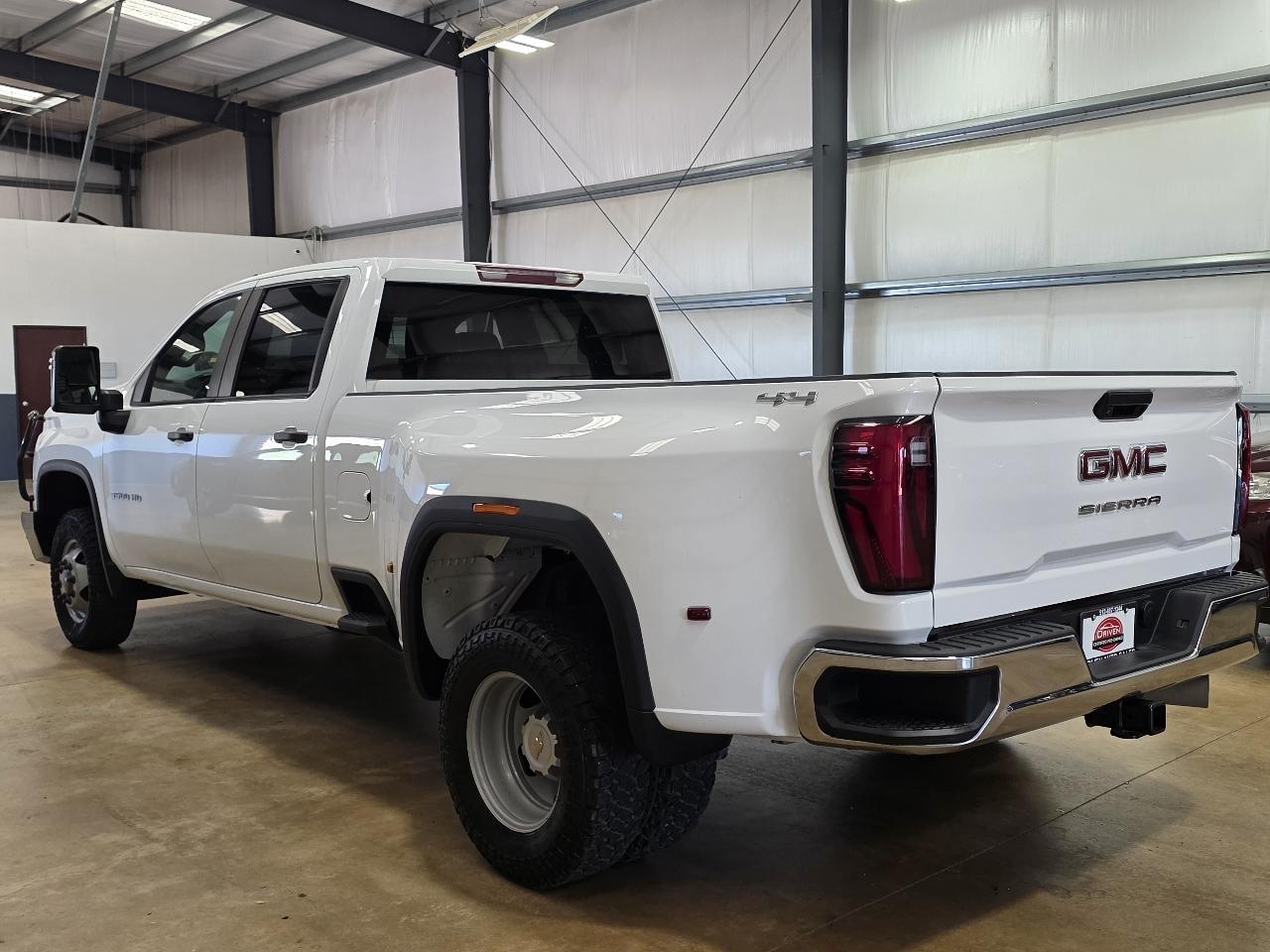 Chevrolet Silverado 3500HD 4WD Crew Cab 172" Work Truck 2024