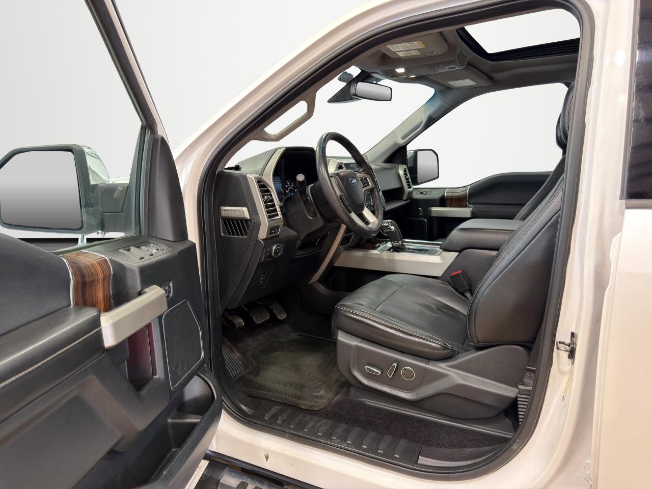 Ford F-150 4WD SuperCrew 145" Lariat 2016