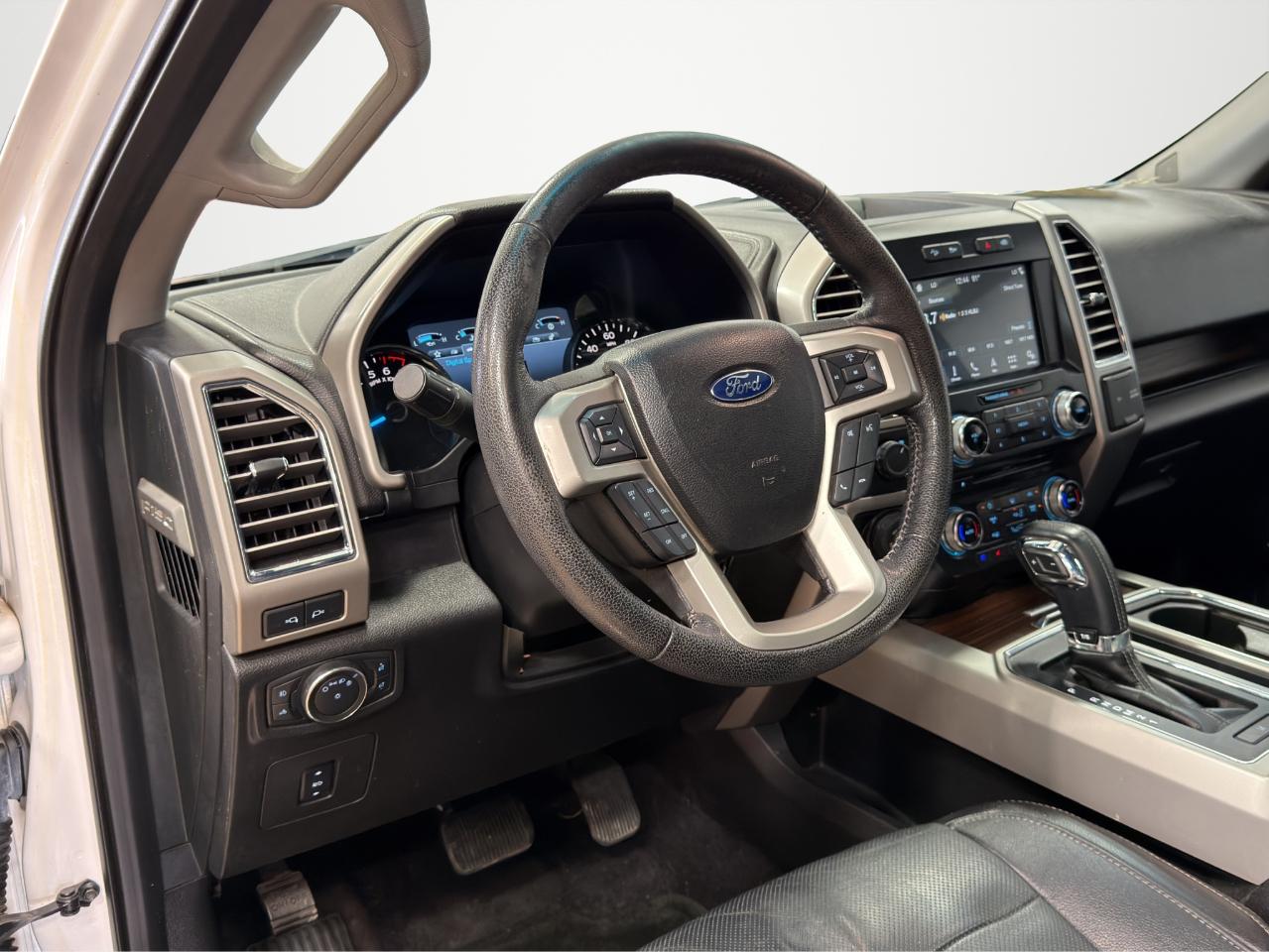 Ford F-150 4WD SuperCrew 145" Lariat 2016