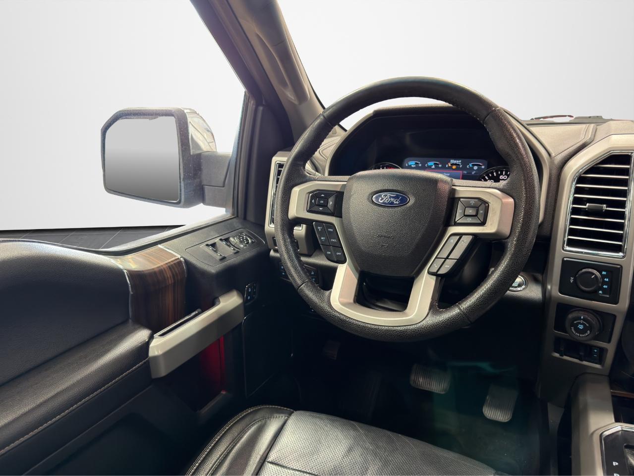 Ford F-150 4WD SuperCrew 145" Lariat 2016