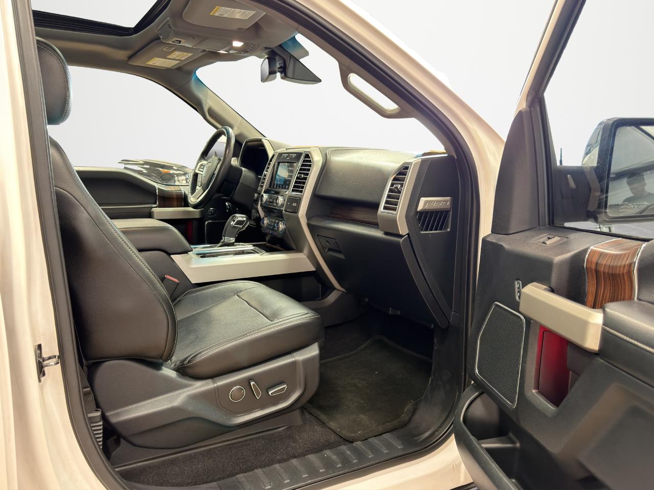 Ford F-150 4WD SuperCrew 145" Lariat 2016