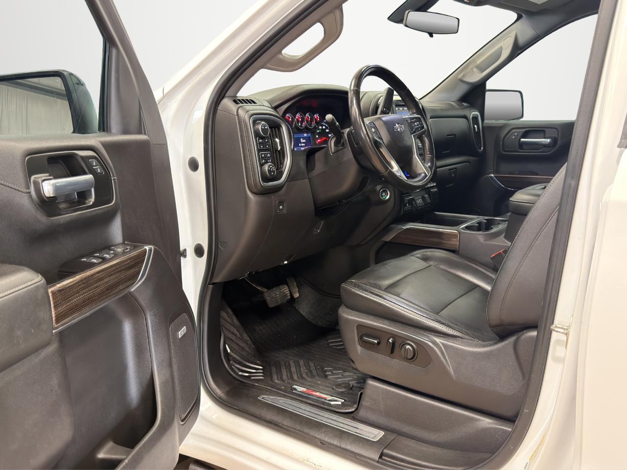 Chevrolet Silverado 1500 4WD Crew Cab 147" RST 2020
