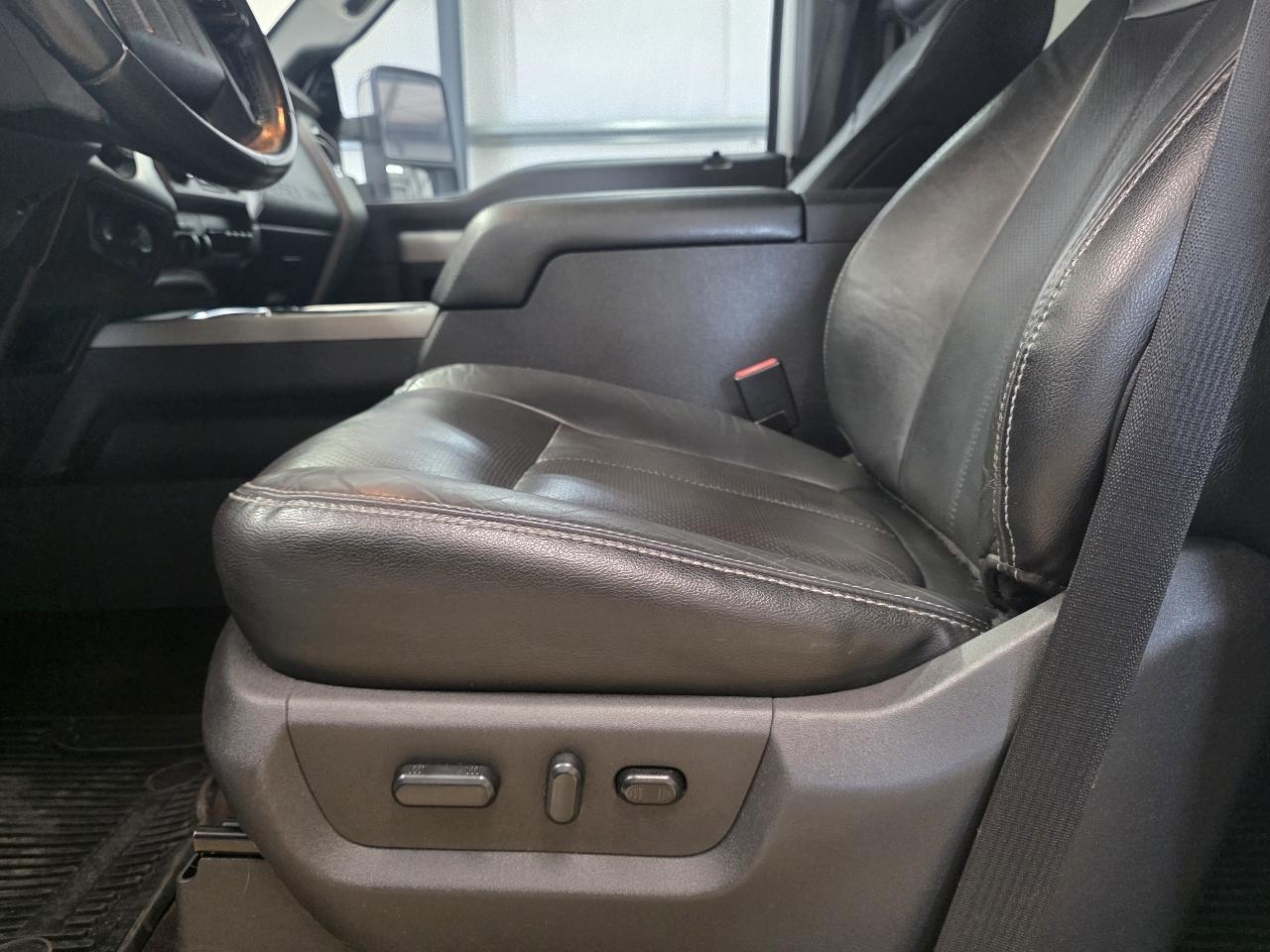 Ford Super Duty F-250 SRW Lariat 4WD Crew Cab 6.75' Box 2015