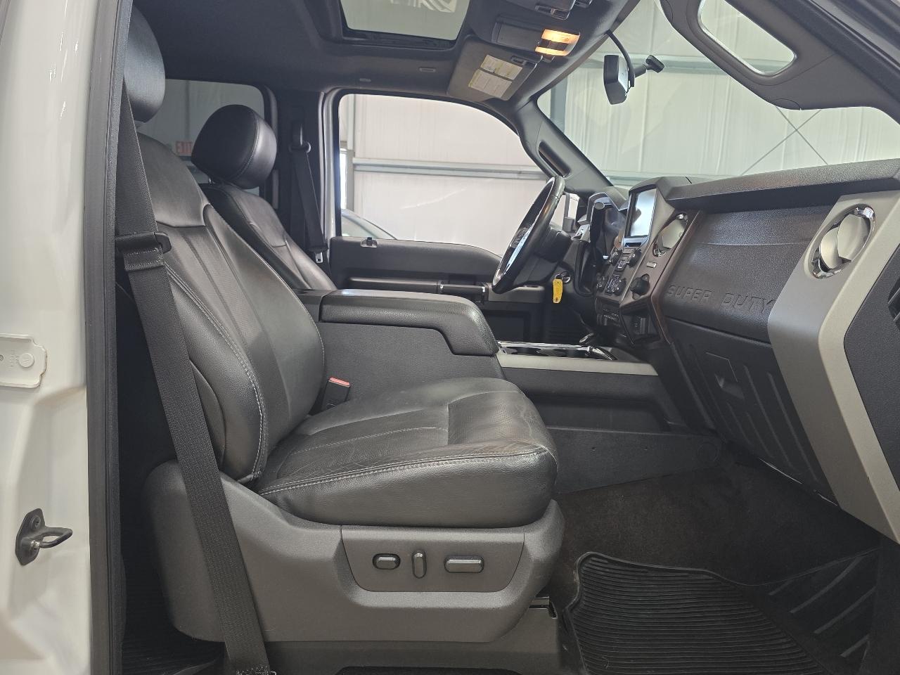 Ford Super Duty F-250 SRW Lariat 4WD Crew Cab 6.75' Box 2015