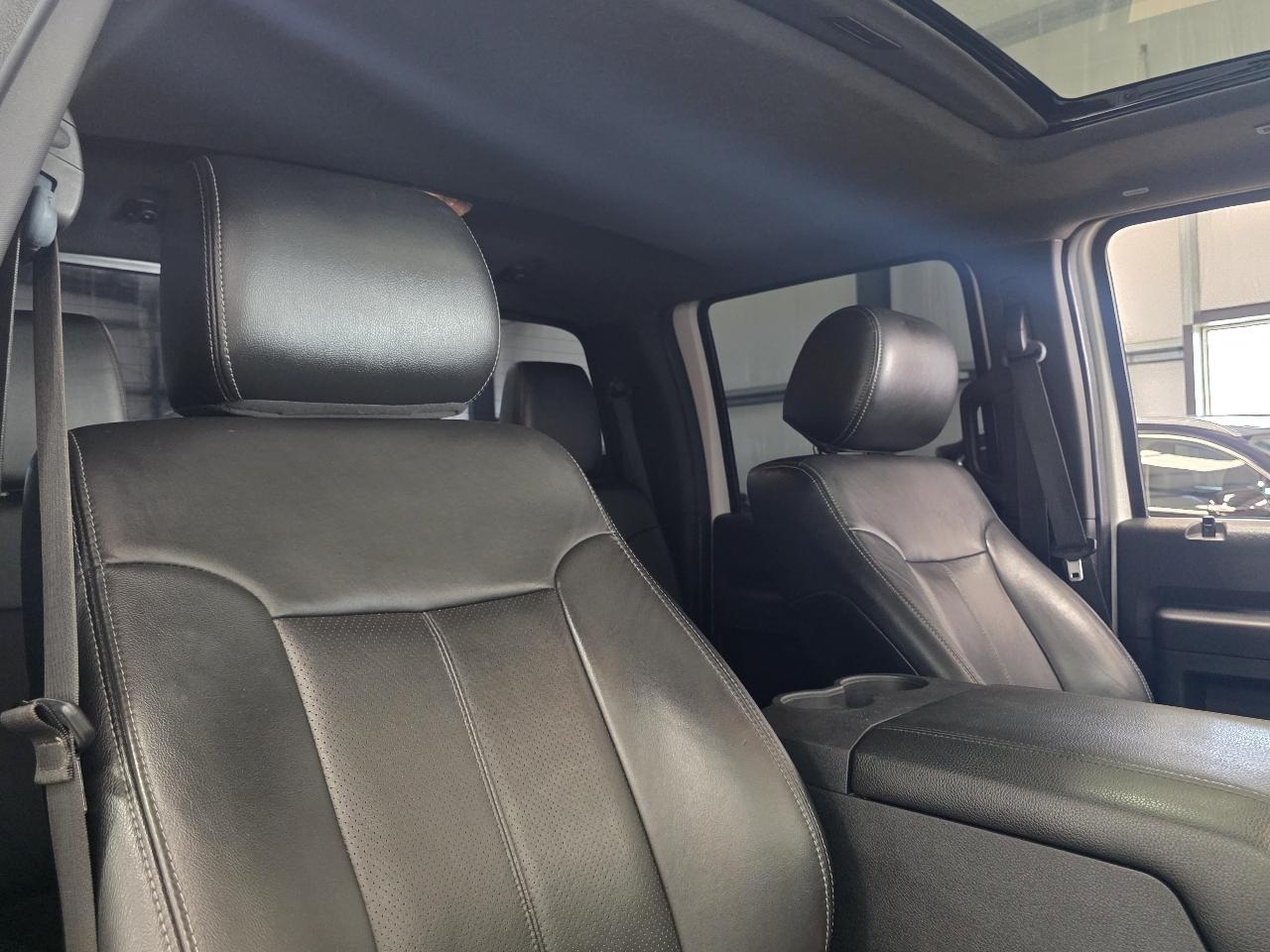 Ford Super Duty F-250 SRW Lariat 4WD Crew Cab 6.75' Box 2015