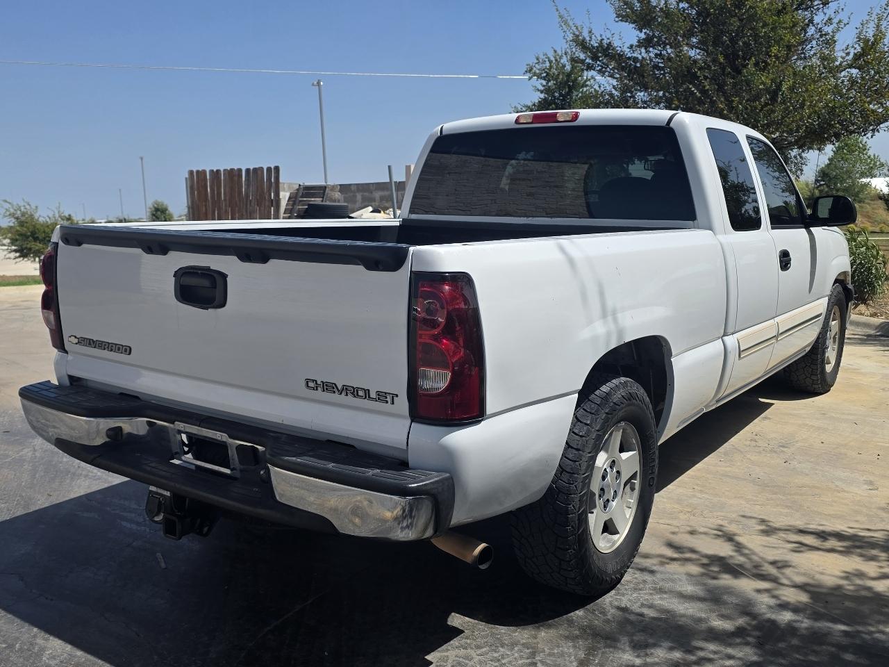Chevrolet Silverado 1500 Ext Cab 143.5" WB LS 2005