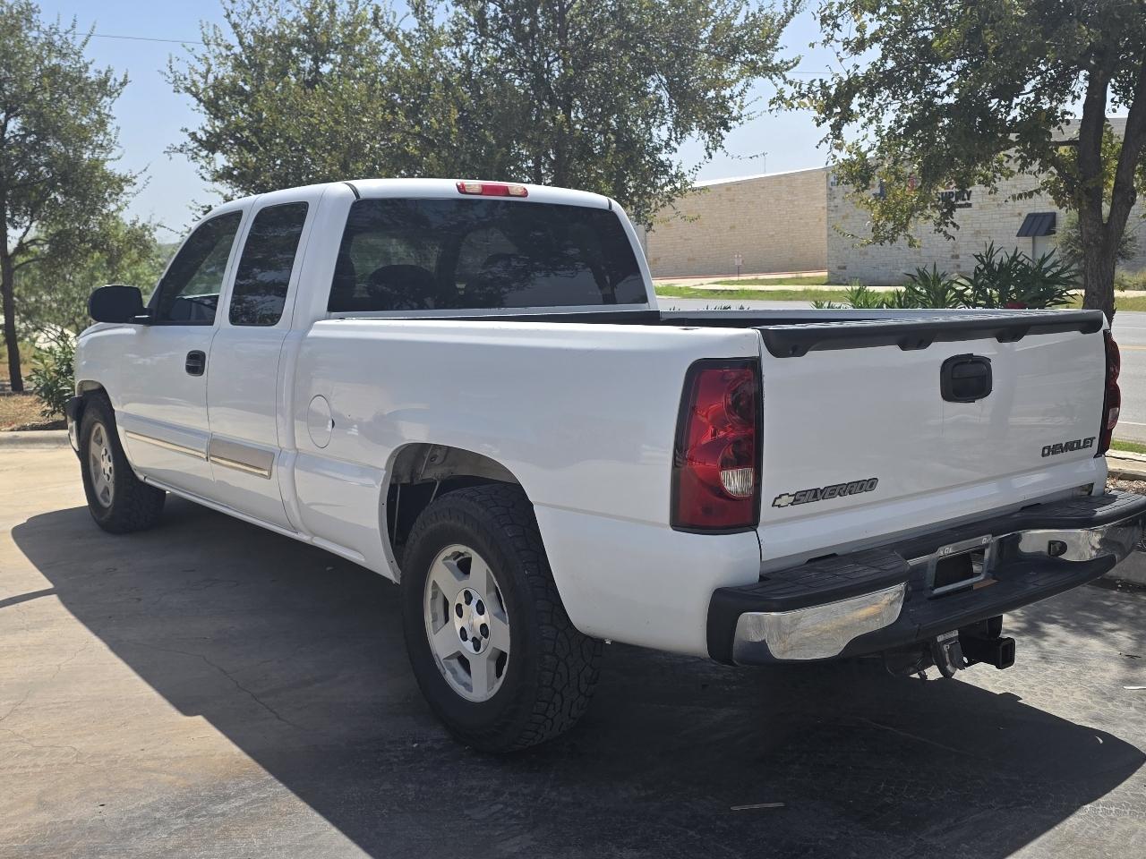 Chevrolet Silverado 1500 Ext Cab 143.5" WB LS 2005