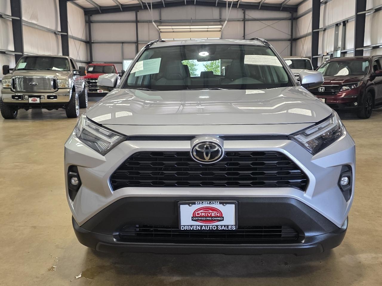 Toyota RAV4 XLE Premium FWD (Natl) 2022