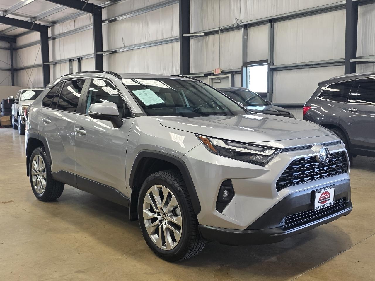 Toyota RAV4 XLE Premium FWD (Natl) 2022