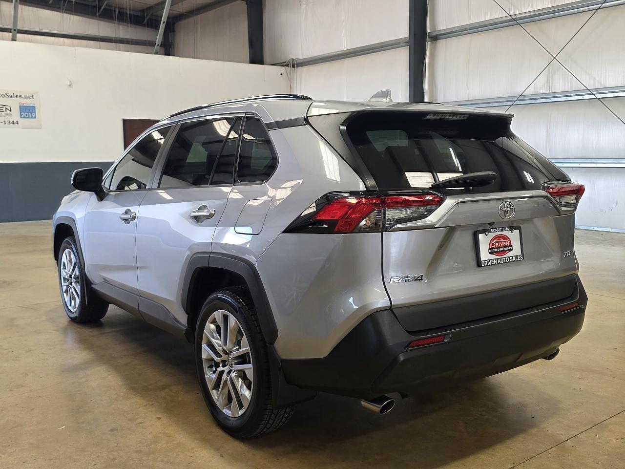 Toyota RAV4 XLE Premium FWD (Natl) 2022