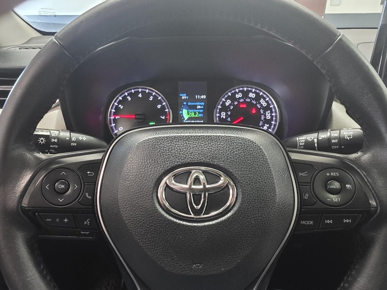 Toyota RAV4 XLE Premium FWD (Natl) 2022