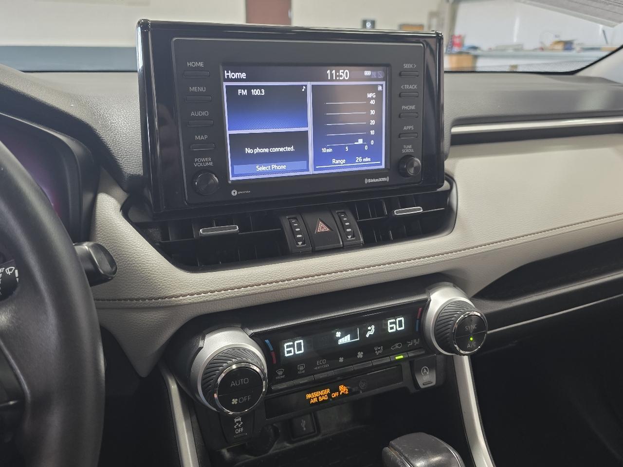 Toyota RAV4 XLE Premium FWD (Natl) 2022