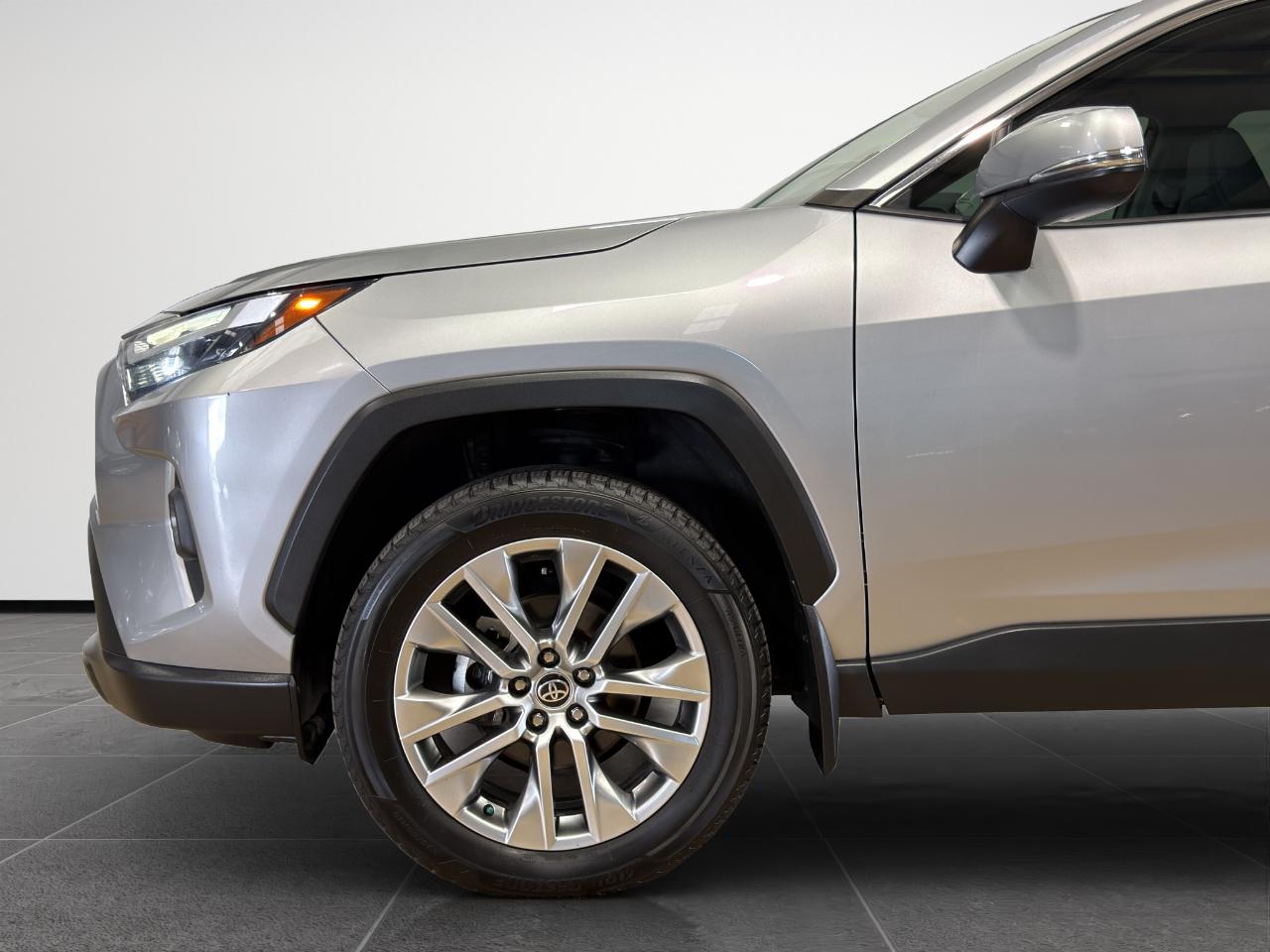 Toyota RAV4 XLE Premium FWD (Natl) 2022