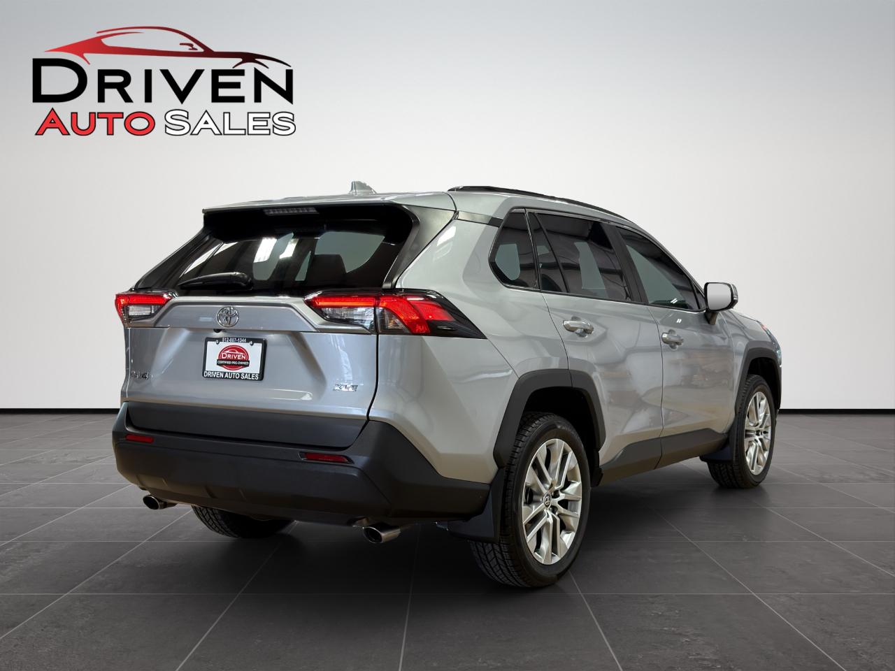 Toyota RAV4 XLE Premium FWD (Natl) 2022