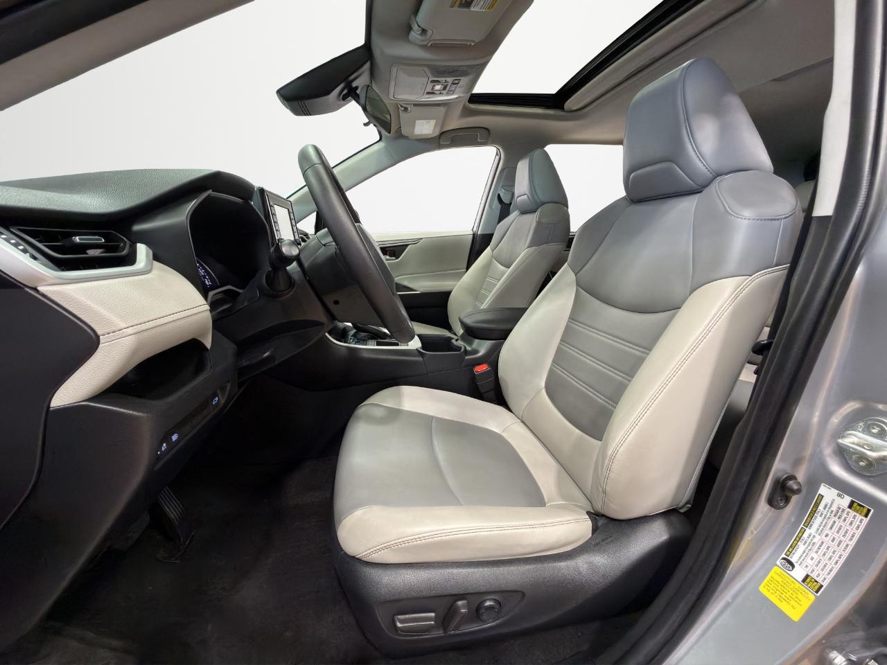 Toyota RAV4 XLE Premium FWD (Natl) 2022