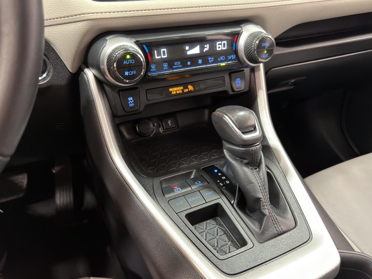 Toyota RAV4 XLE Premium FWD (Natl) 2022