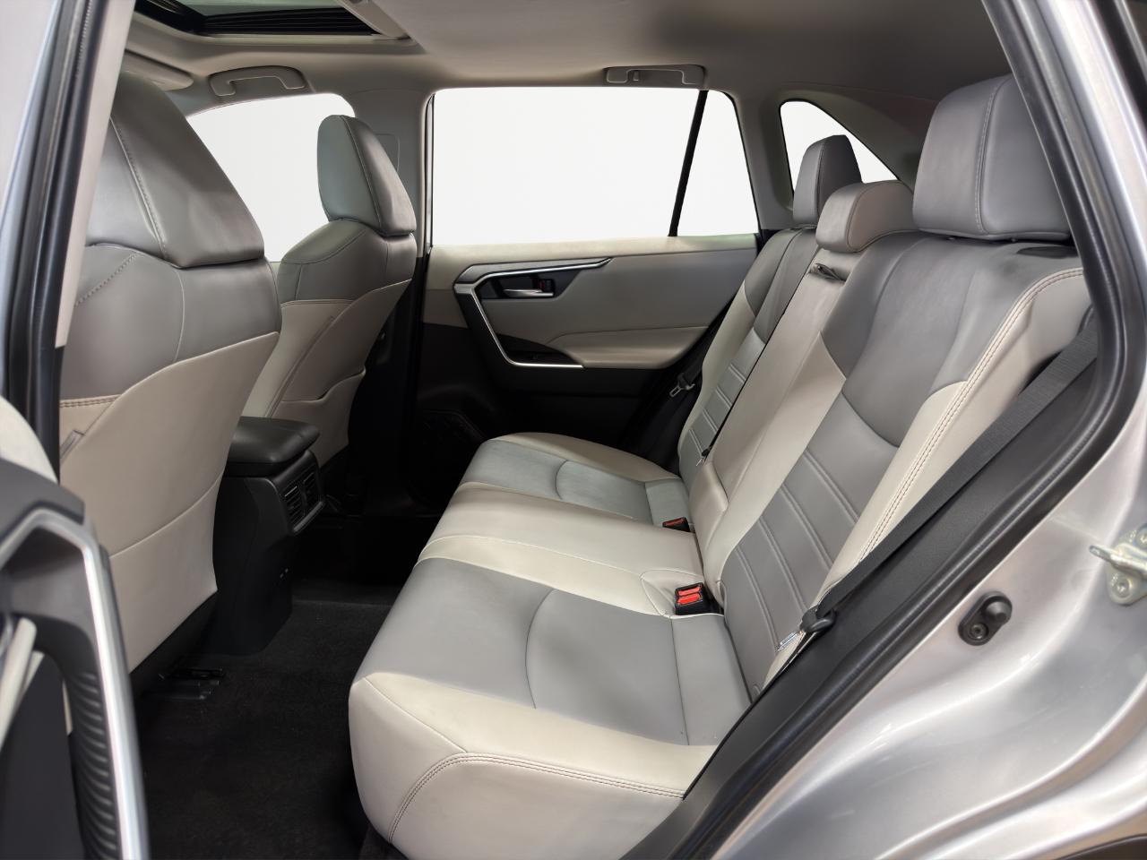 Toyota RAV4 XLE Premium FWD (Natl) 2022
