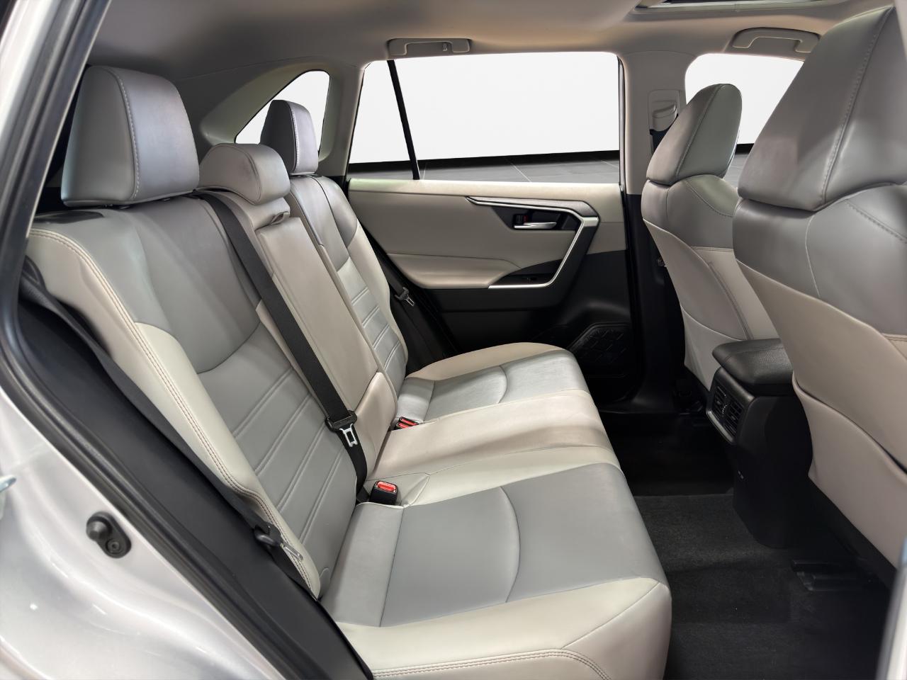 Toyota RAV4 XLE Premium FWD (Natl) 2022