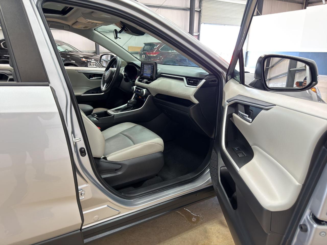 Toyota RAV4 XLE Premium FWD (Natl) 2022