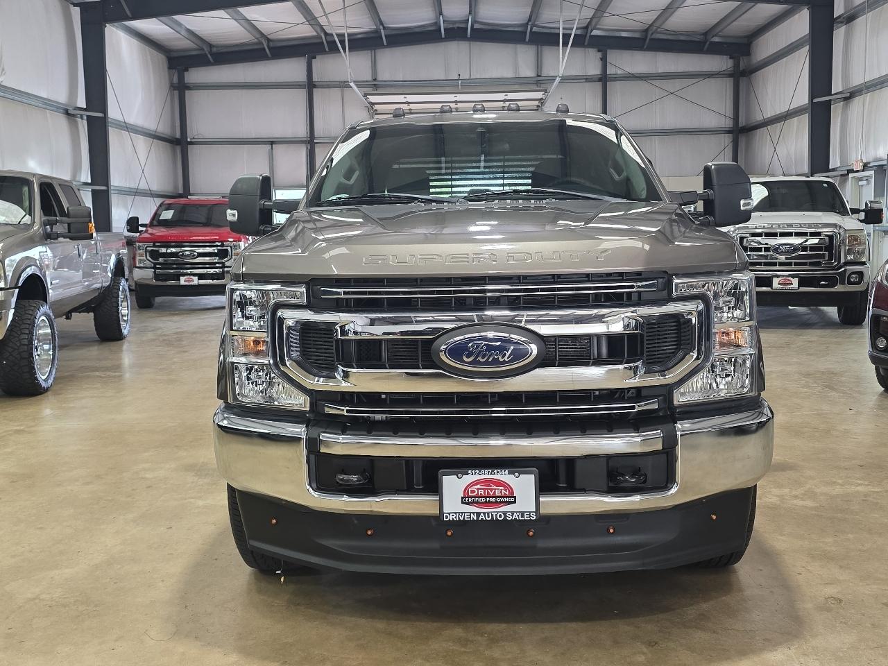 Ford Super Duty F-350 SRW XL 4WD Crew Cab 8' Box 2022