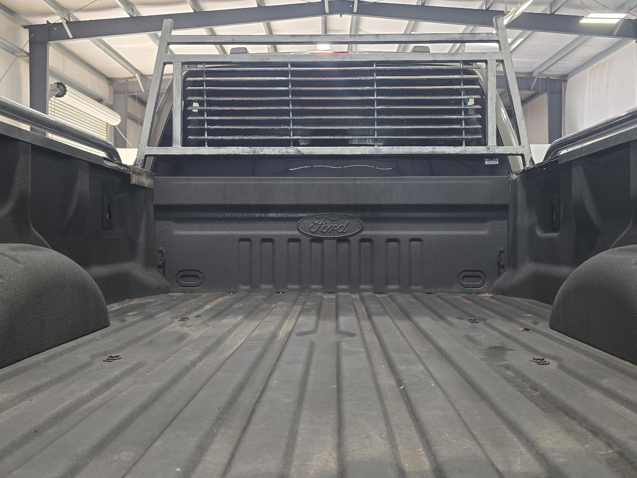 Ford Super Duty F-350 SRW XL 4WD Crew Cab 8' Box 2022