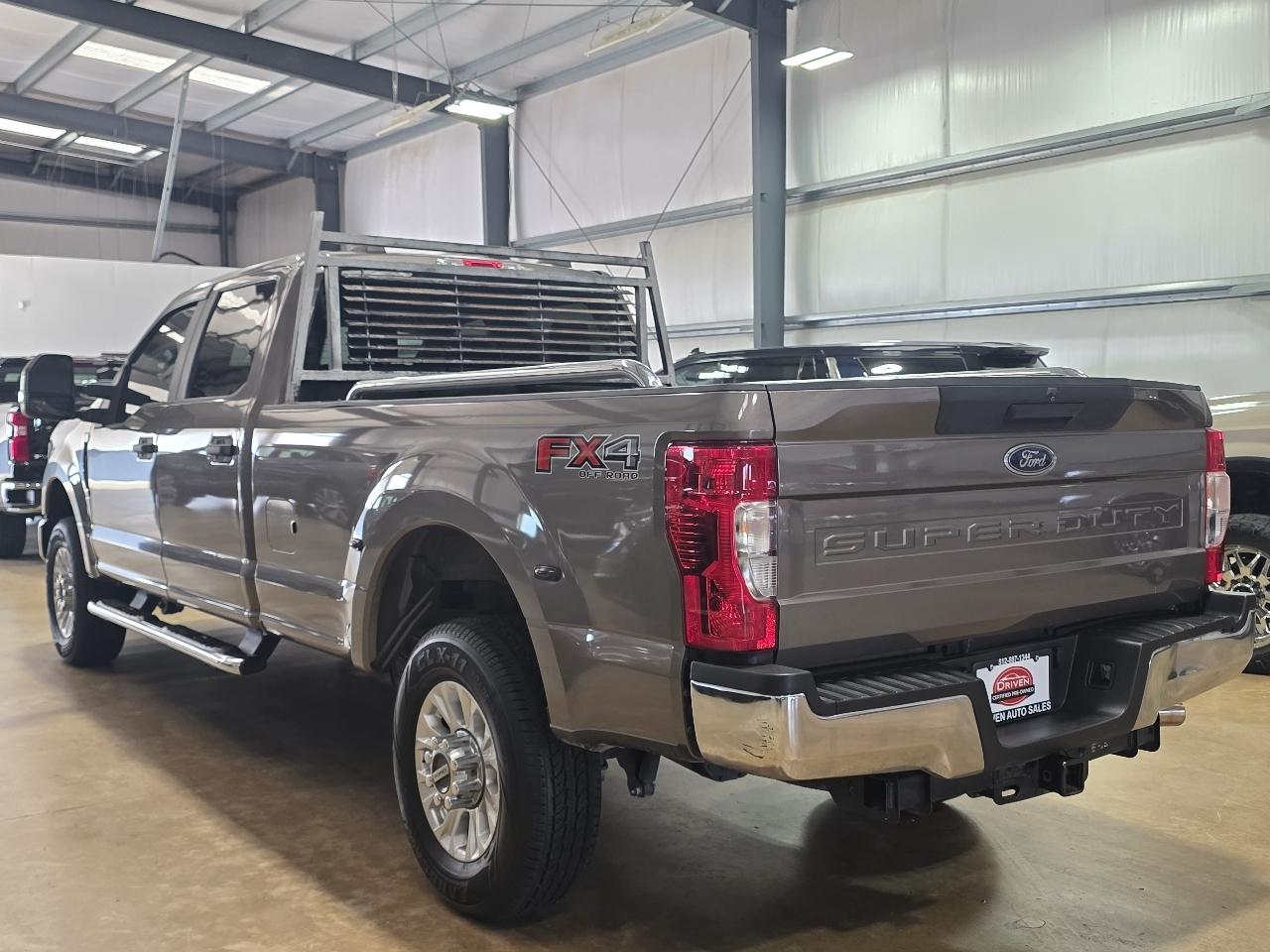Ford Super Duty F-350 SRW XL 4WD Crew Cab 8' Box 2022